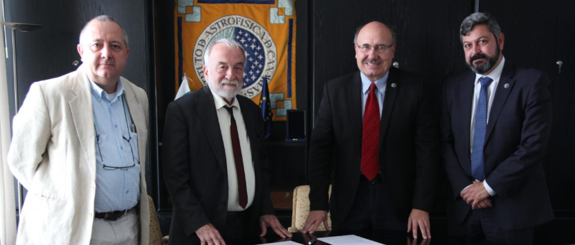 Filippo Zerbi, direttore scientifico dell’INAF; Nicolò D'Amico, presidente INAF; Rafael Rebolo, direttore della IAC, e Ramón García López, ricercatore principale del gruppo Astroparticelle della IAC. Crediti: Alejandra Rueda Morale (IAC).